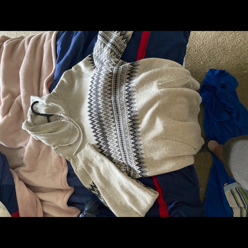 Cream hoodie w/ pattern